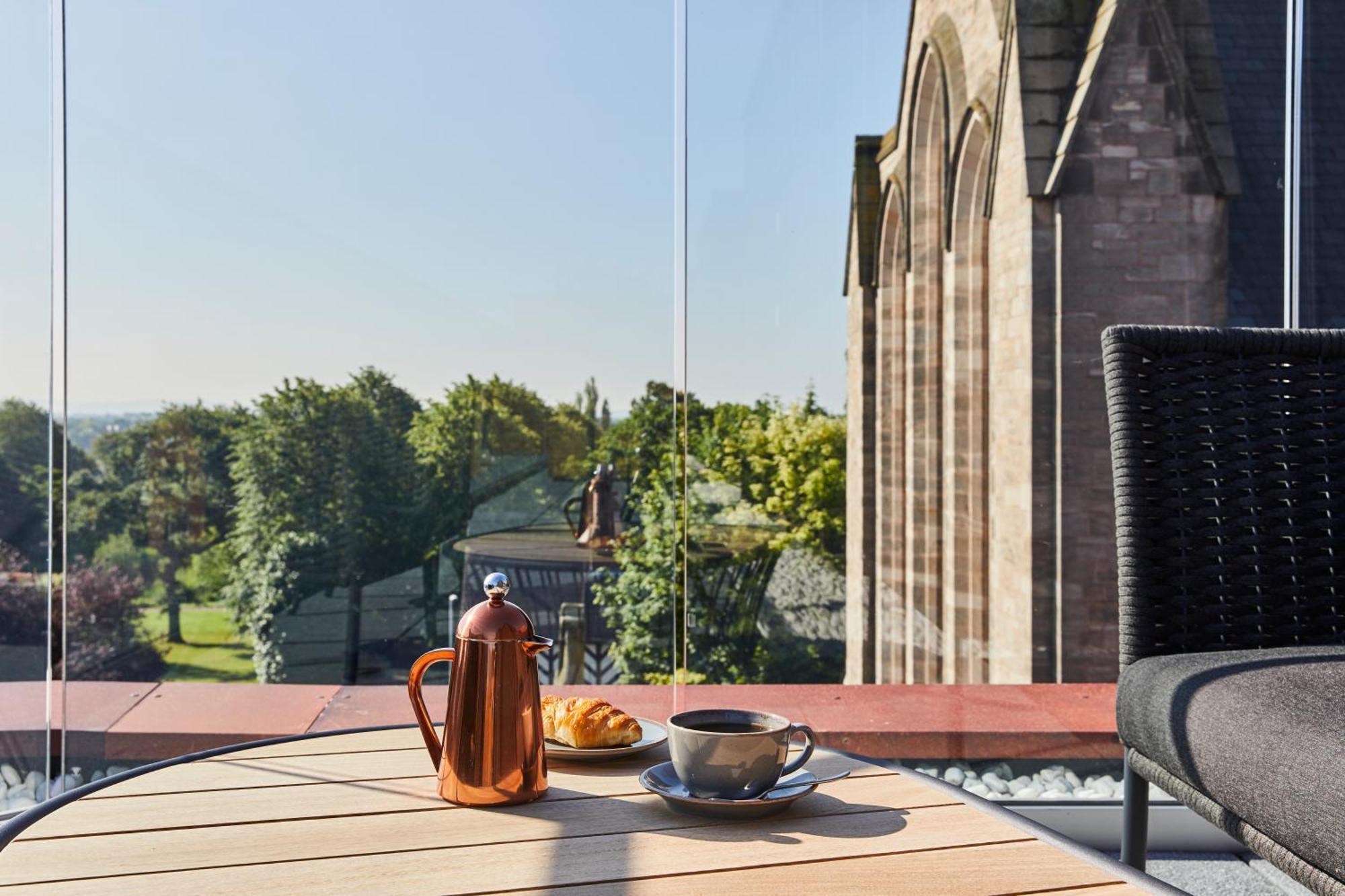 Hotel Indigo - Chester By Ihg Bagian luar foto